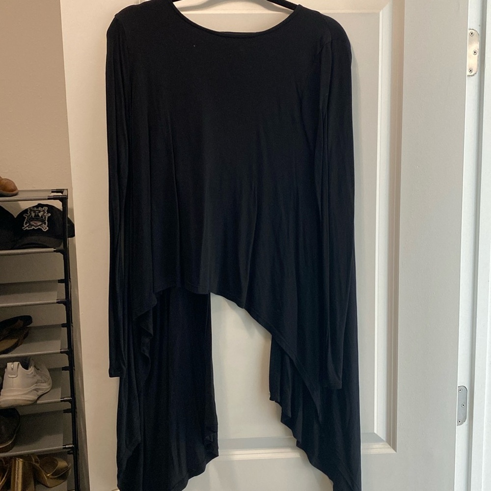 Crew neck black long sleeve top